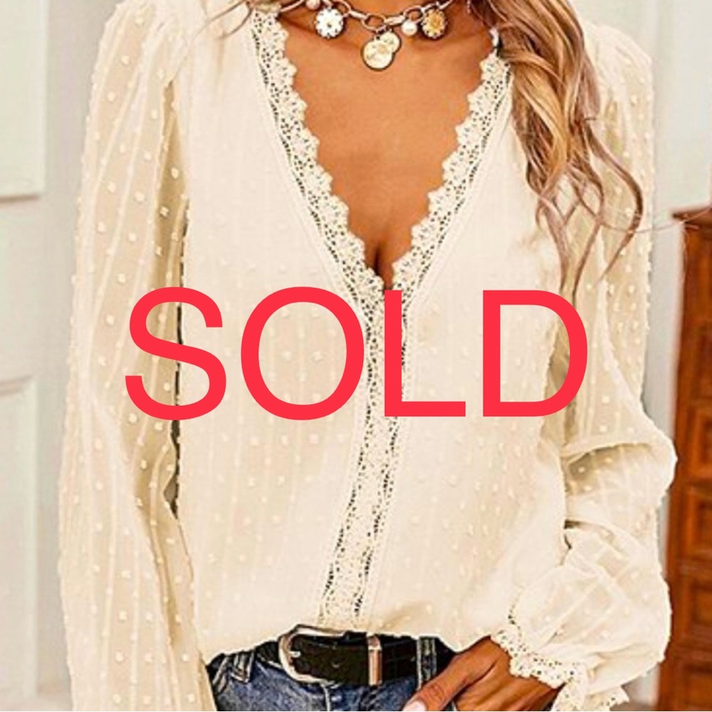 Cream colored Swiss Dot Crochet Trim V-neck Top Women’s Size L